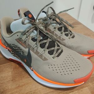 Nike Pegasus Trail 5 Men's Beige and Orange Size 12 Excellent Condition